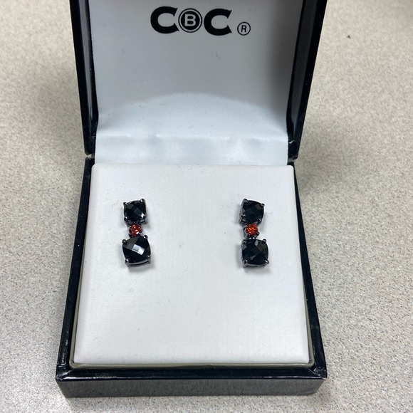 ❤️CBC PIERCED EARRINGS W/FAUX STONES❤️ - Picture 1 of 4